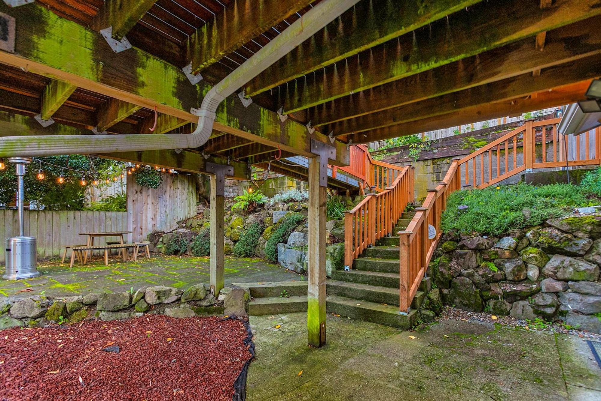 Apartment Zen Garden Basement *